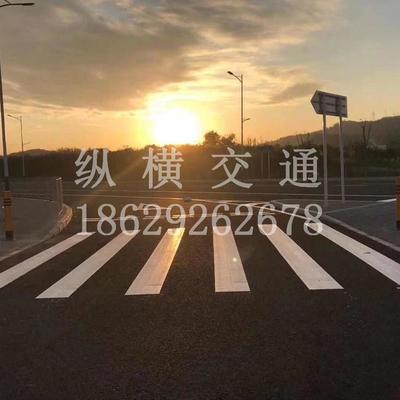 西安道路煥新 水除線精準清除標線，縱橫交通守護夜間行車安全